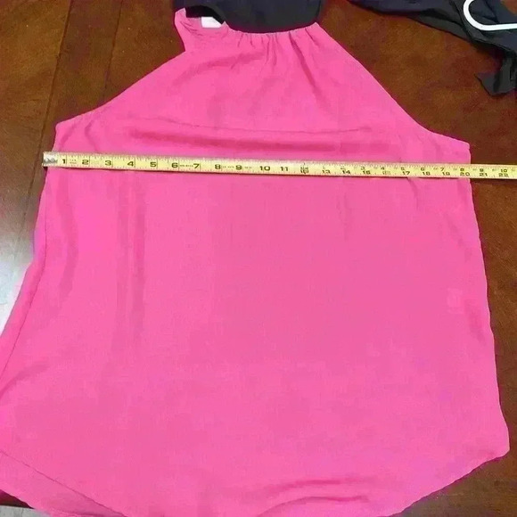 Dress top ties around the neck. Worn once - Picture 6 of 6